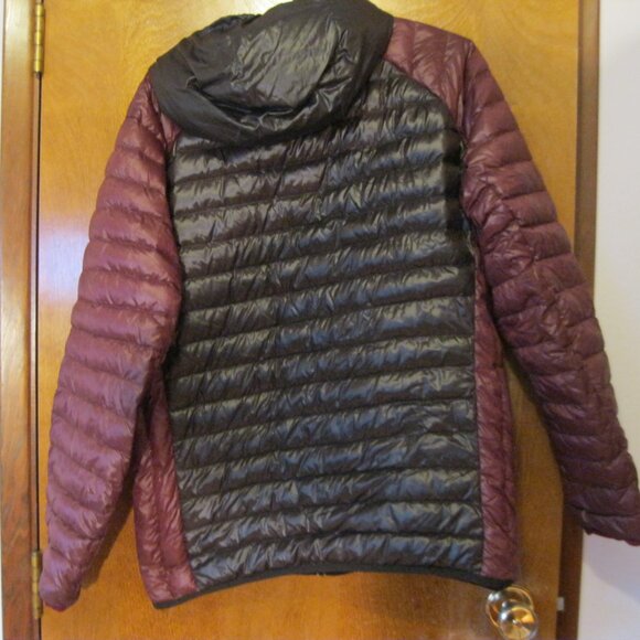 Uniqlo Ultra Light Hooded Down Jacket - Black/Maroon - XL - Picture 7 of 8